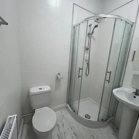Modern Flat Near Centre 4 * Bristol