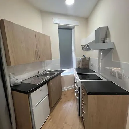 Modern Flat Near Centre 4 Apartment
